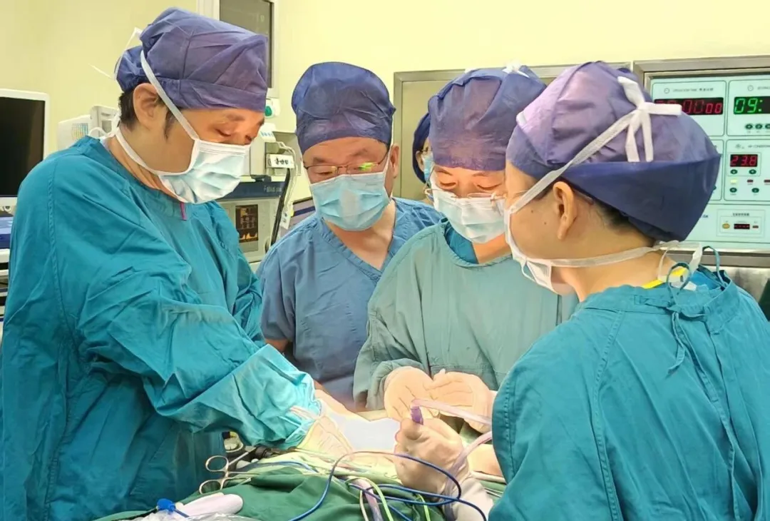 Xi'an Chang'an Hospital ENT surgical team performing laryngeal cancer surgery