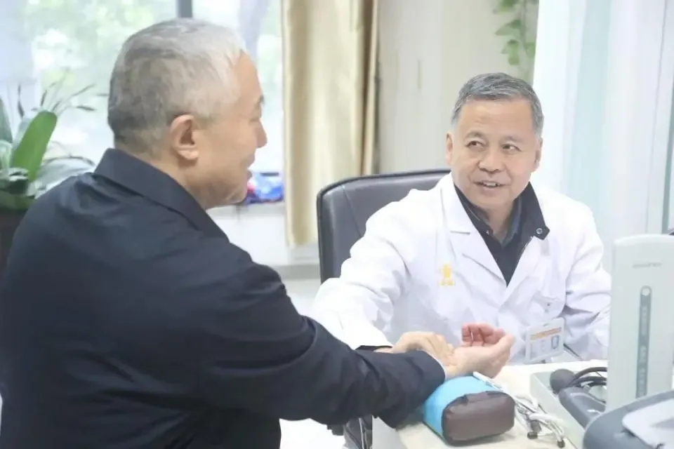 HYGEIA doctor consulting an international patient